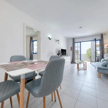 Casa Bella - Shared Pool And Terrace By Lanzarote Vakantiehuis *