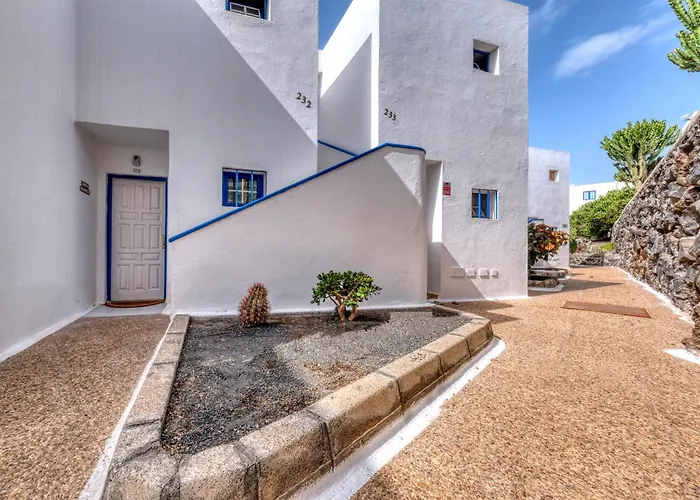Casa Bella - Shared Pool And Terrace By Lanzarote Vakantiehuis *